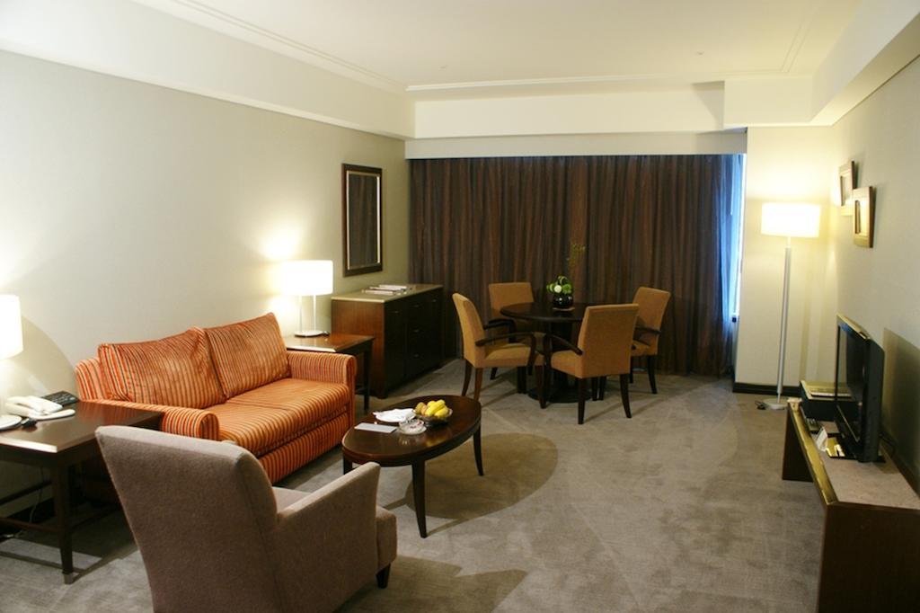 타이흐 랜디스 호텔 타이난 객실 사진 A suite at the hotel